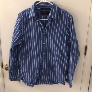 Men’s M AE shirt